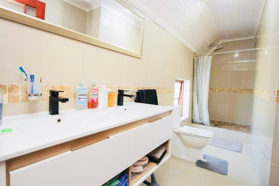 5 Bedroom Property for Sale in Parklands Western Cape